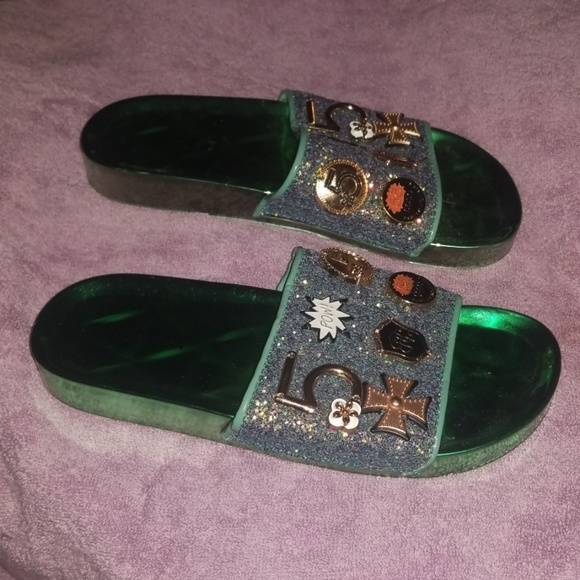 Slip on - Picture 2 of 4